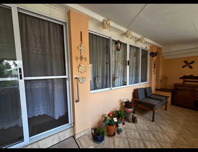 3 BEDROOM RETIREMENT UNIT FOR SALE IN ROOIBERG